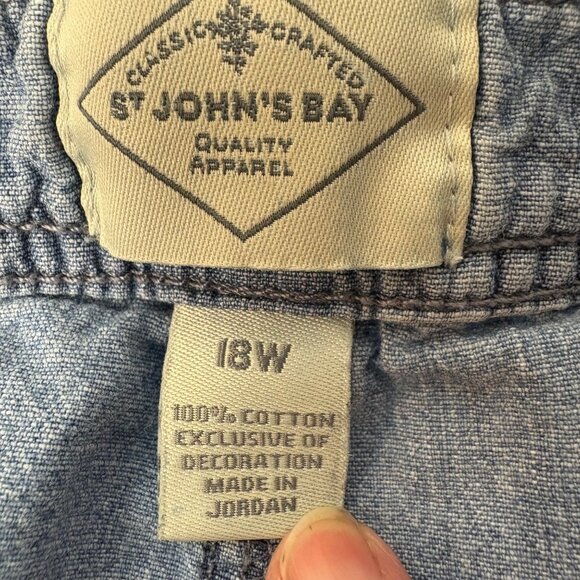 St Johns Bay Womens 18W Embroidered Denim Shorts Floral Embroidery Cottage Boho - Picture 2 of 8